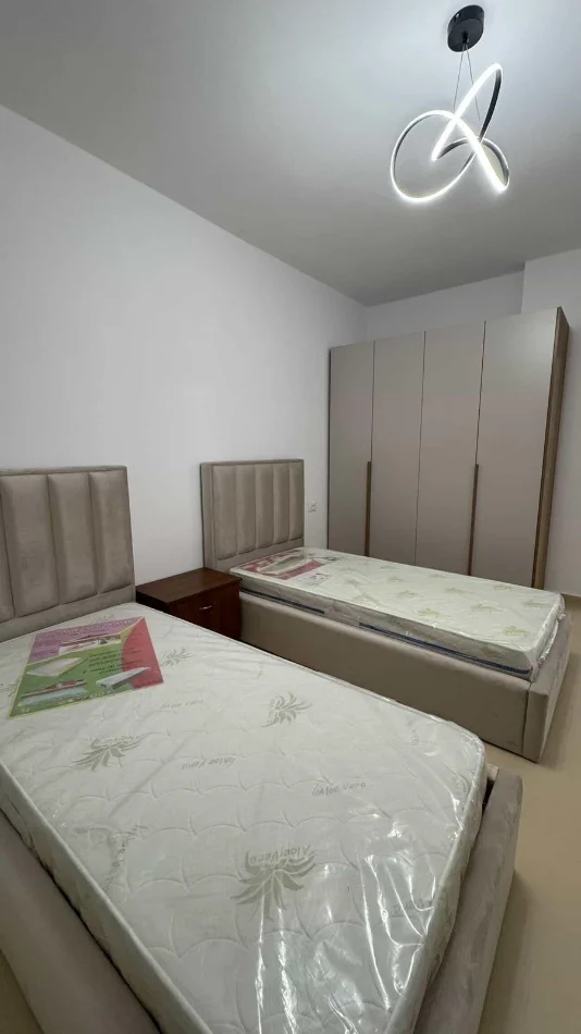 Tirane, jepet me qera apartament 2+1 Kati 7, 101 m² 700 € (KOMPLEKSI STAR)