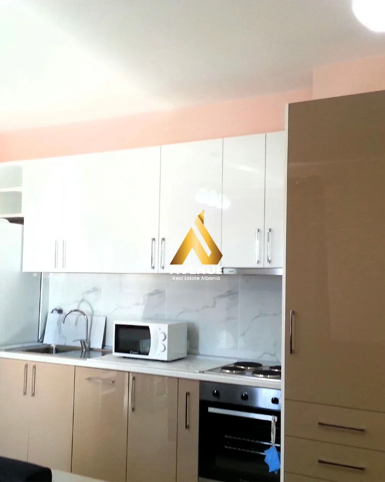Tirane, jepet me qera apartament 1+1 Kati 3, 68 m² 500 € (Rreth Rrotullimi zogut zi)