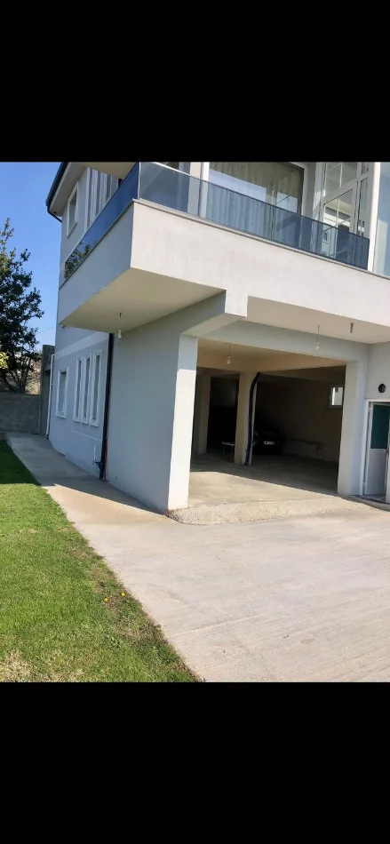 Tirane, jepet me qera magazine Kati 0, 140 m² 500 € (AUTOSTRADA TR DR)