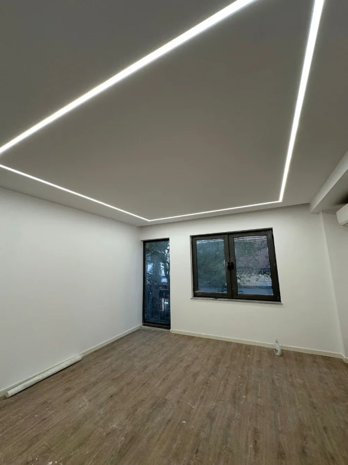 Tirane, jepet me qera zyre Kati 2, 55 m² 450 € (ALI DEMI)
