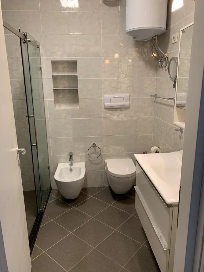 Tirane, jepet me qera apartament 3+1+Aneks+Ballkon Kati 4, 123 m² 850 € (rruga Jordan Misja)