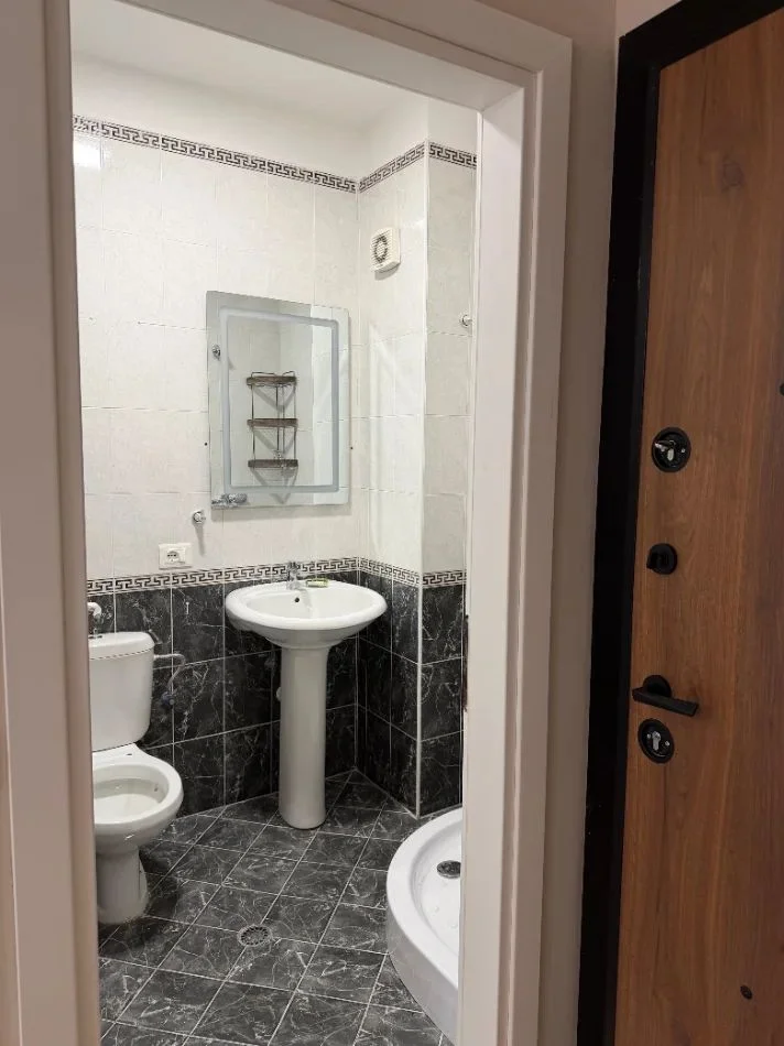 Tirane, jepet me qera apartament 2+1 Kati 3, 77 m² 600 € (GRAND GALLERY)
