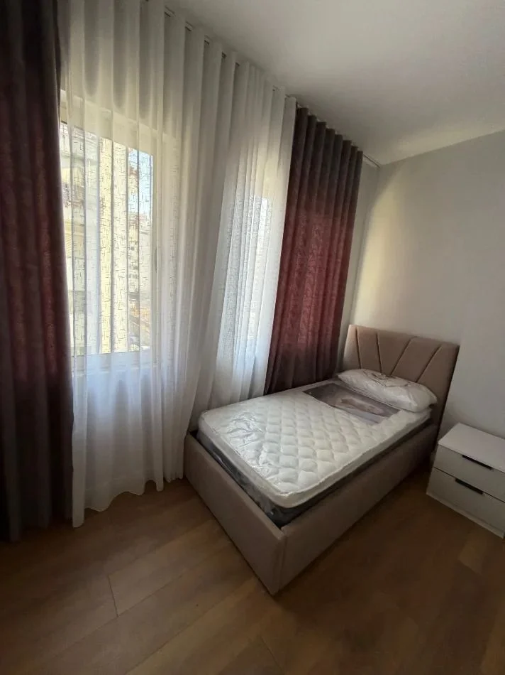 Tirane, jepet me qera apartament 2+1 Kati 3, 77 m² 600 € (GRAND GALLERY)