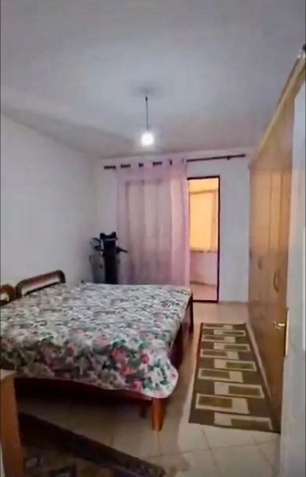 Tirane, jepet me qera apartament 1+1 Kati 1, 130 m² 600 € (tek kristali)