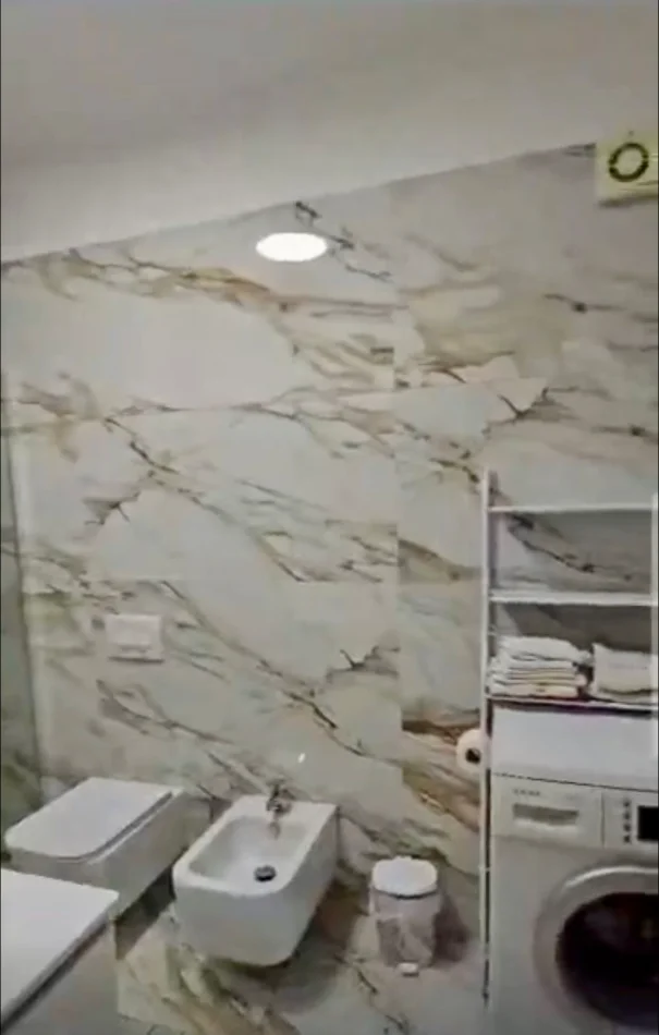 Tirane, jepet me qera apartament 1+1 Kati 1, 130 m² 600 € (Tek Kristal Center)
