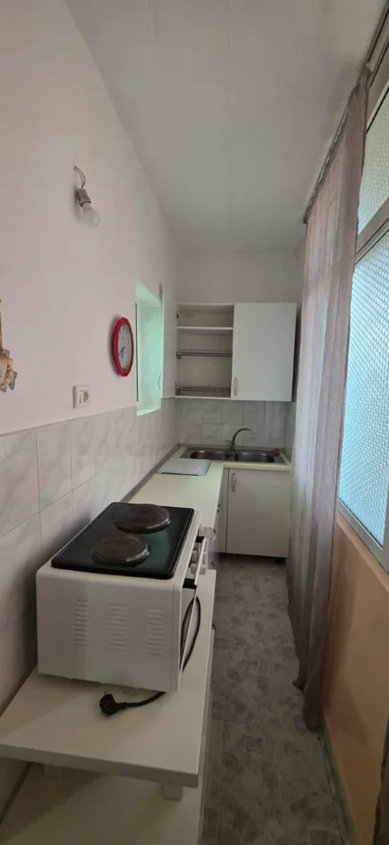 Tirane, jepet me qera apartament 1+1 Kati 2, 70 m² 450 € (vasil shanto tek shkolla besnik sykja)