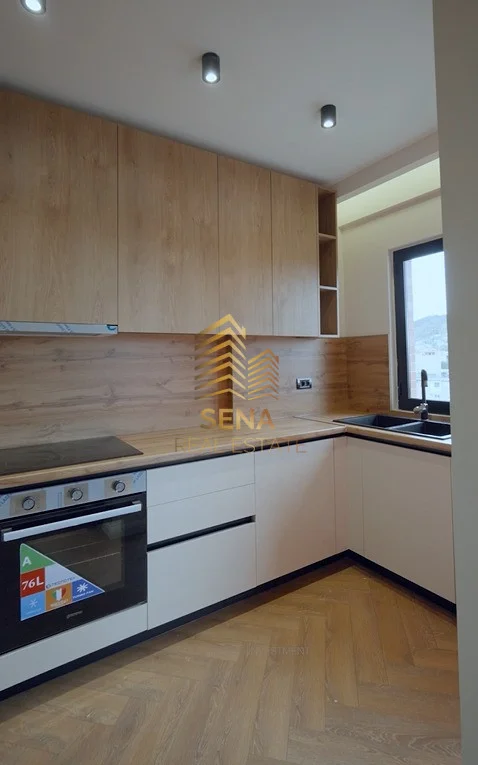 Tirane, shitet apartament 2+1+Ballkon Kati 7, 101 m² 240.000 € (Pallati me Shigjeta)