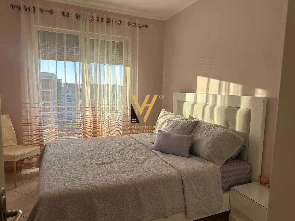 Tirane, jepet me qera apartament 1+1+Ballkon Kati 8, 65 m² 470 € (ASTIR)