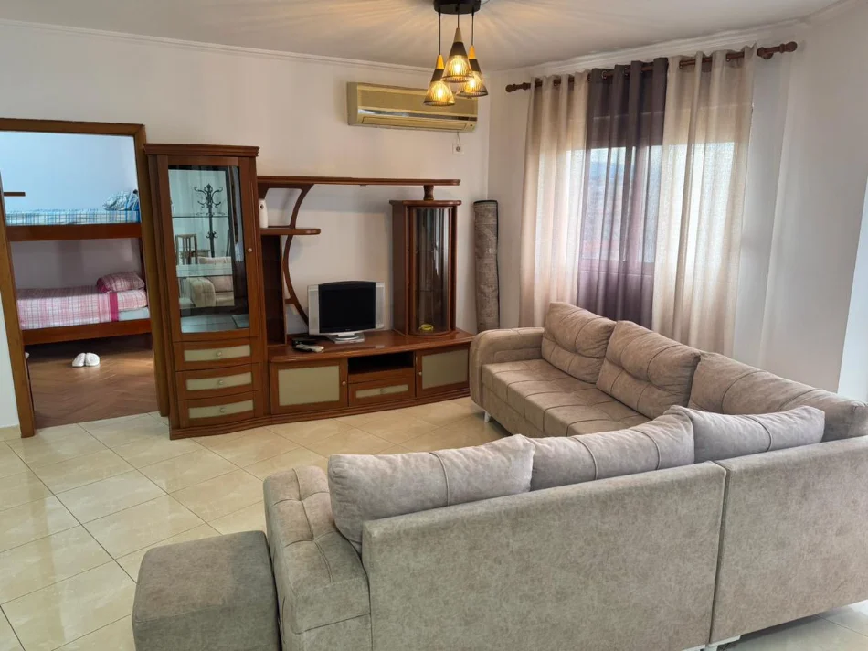 Tirane, jepet me qera apartament 2+1+Ballkon Kati 9, 650 € (Rruga e Barrikadave)