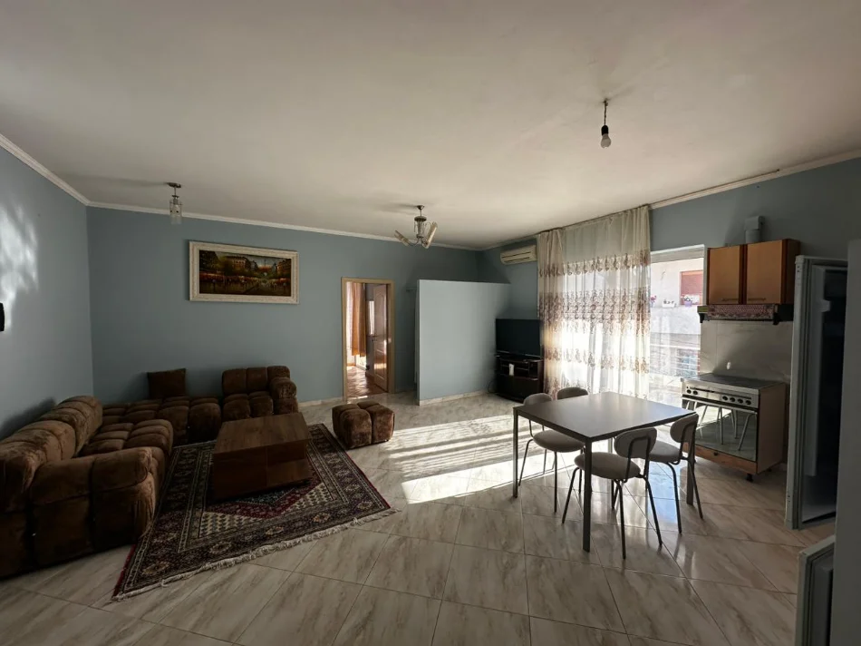 Tirane, jepet me qera Vile 1+1 Kati 2, 85 m² 350 € (Kodra e priftit afer shkolles Mrekullia)