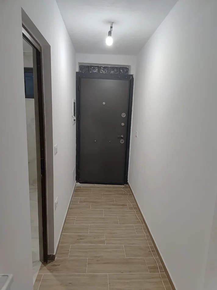 Tirane, jepet me qera 1+1 Kati 1, 300 € (Ura e Institutit,prane karburant Daku 1)