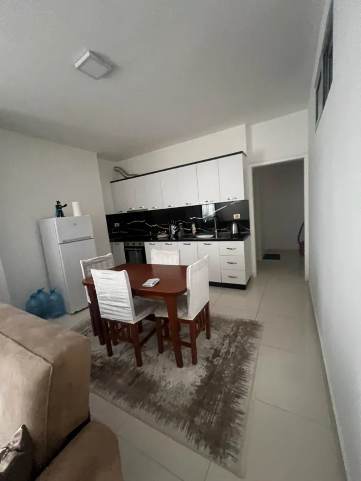 Tirane, shitet apartament 2+1 Kati 3, 81 m² 110.000 € (Fresku)