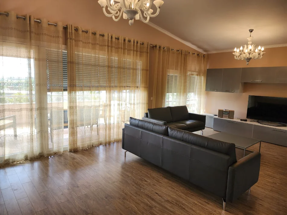 Tirane, jepet me qera apartament , 300 m² 2.000 € (LONG HILL RESIDENCE)