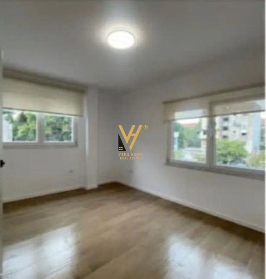 Tirane, jepet me qera zyre Kati 2, 70 m² 720 € (HARRY FULTZ)