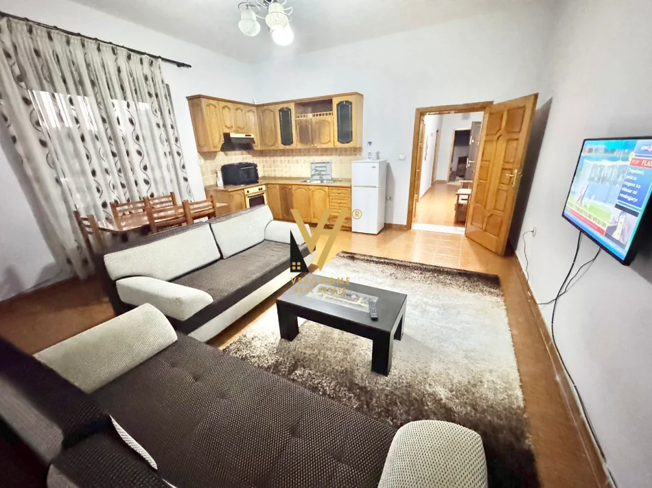 Tirane, jepet me qera apartament 1+1+Ballkon Kati 2, 70 m² 420 € (QSUT)