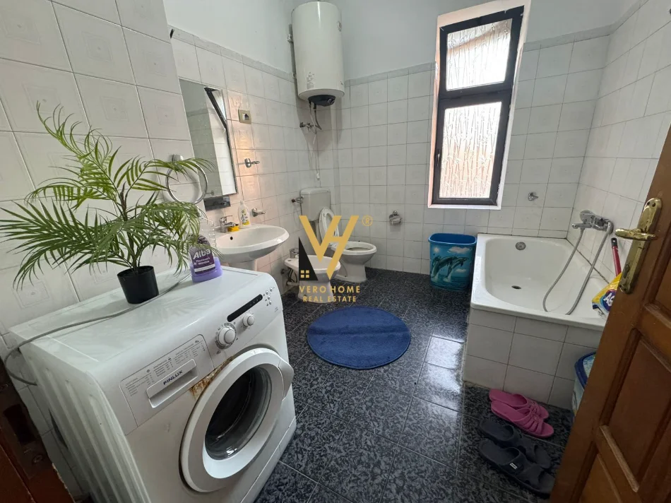 Tirane, jepet me qera apartament 1+1+Ballkon Kati 2, 70 m² 420 € (QSUT)