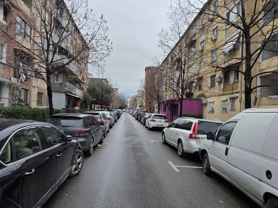 Tirane, shitet apartament 1+1 Kati 3, 63 m² 131.000 € (Rruga Kongresi i Lushnjes)