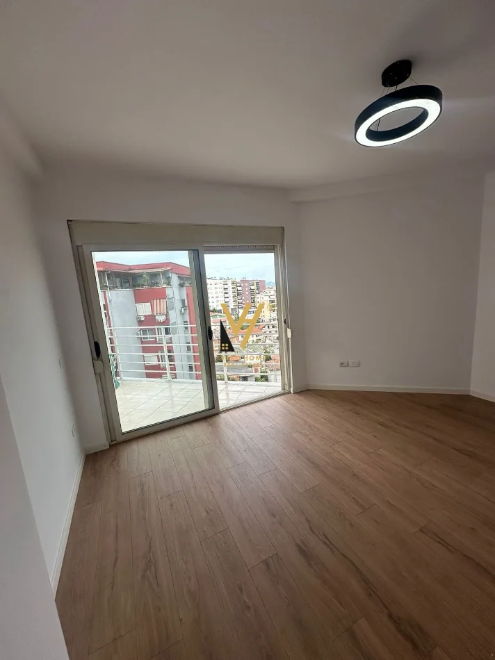 Tirane, shitet apartament 2+1+Ballkon Kati 3, 93 m² 175.000 € (KODRA E DIELLIT)