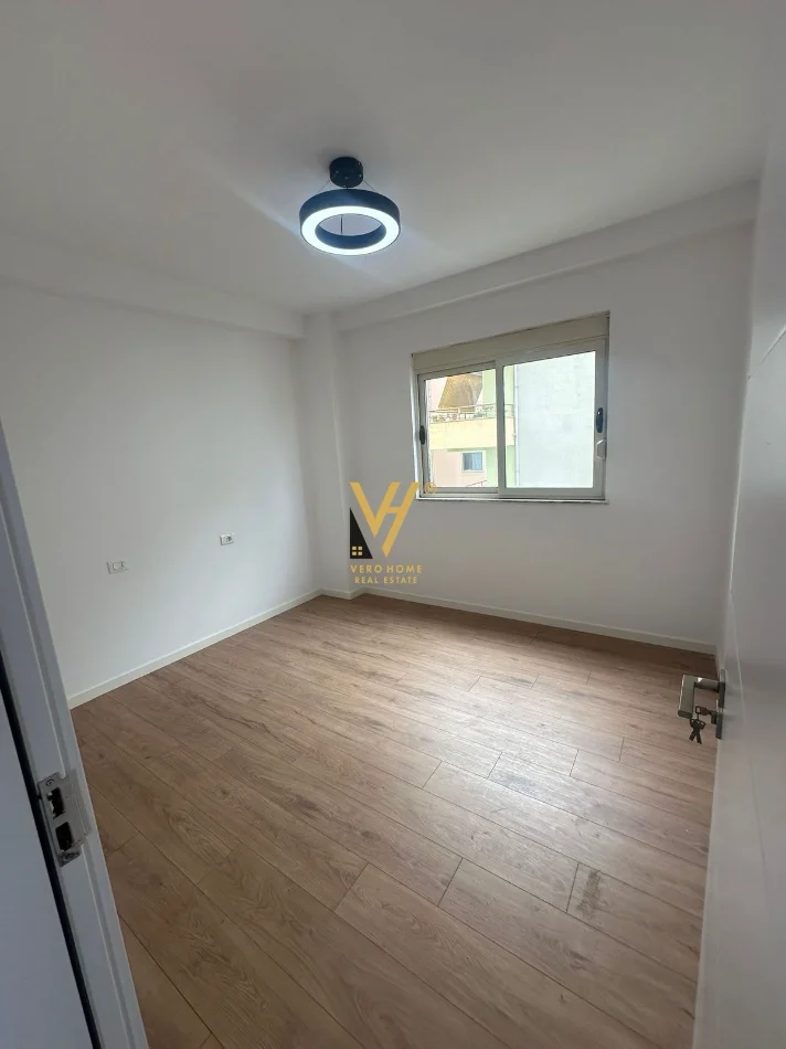 Tirane, shitet apartament 2+1+Ballkon Kati 3, 93 m² 175.000 € (KODRA E DIELLIT)