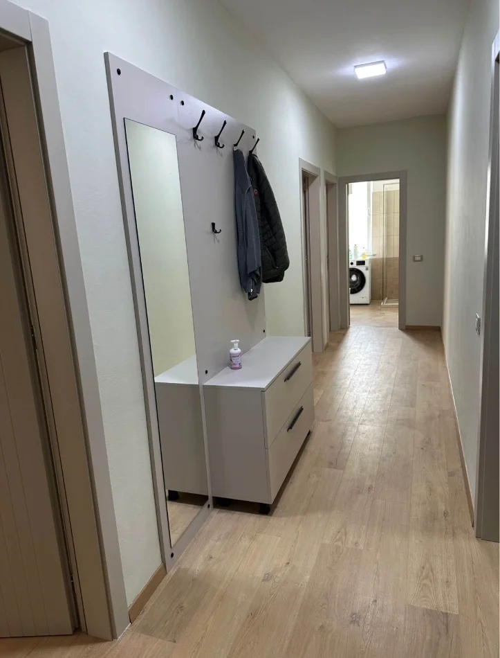 Tirane, jepet me qera apartament 1+1 Kati 6, 100 m² 550 € (Astir)