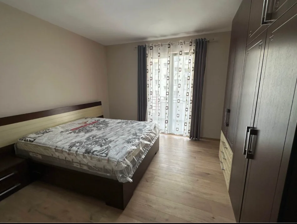 Tirane, jepet me qera apartament 2+1+Aneks+Ballkon Kati 6, 98 m² 5.500 € 