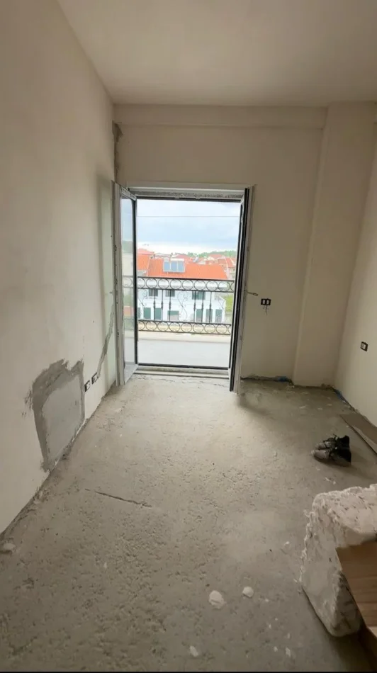 Tirane, shitet apartament 1+1 Kati 2, 76 m² 122.560 € (teg)