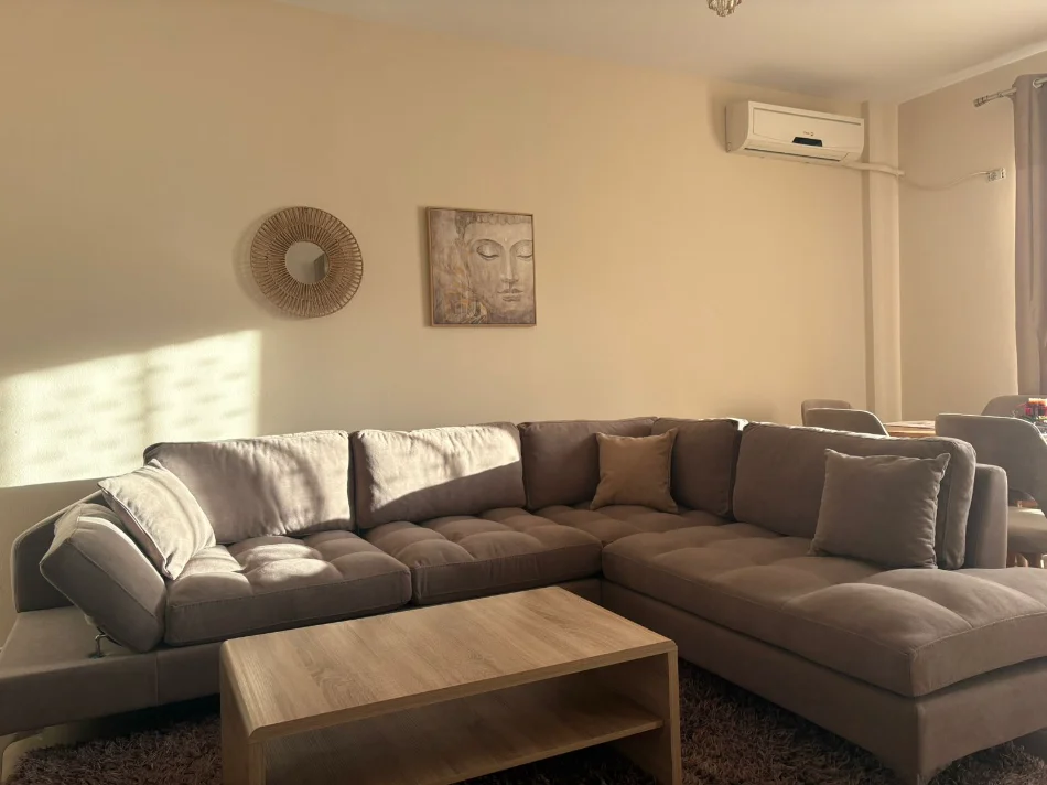 Tirane, jepet me qera apartament 2+1 Kati 2, 95 m² 700 € (Rruga Elbasanit, tek Pallati Brigadave)