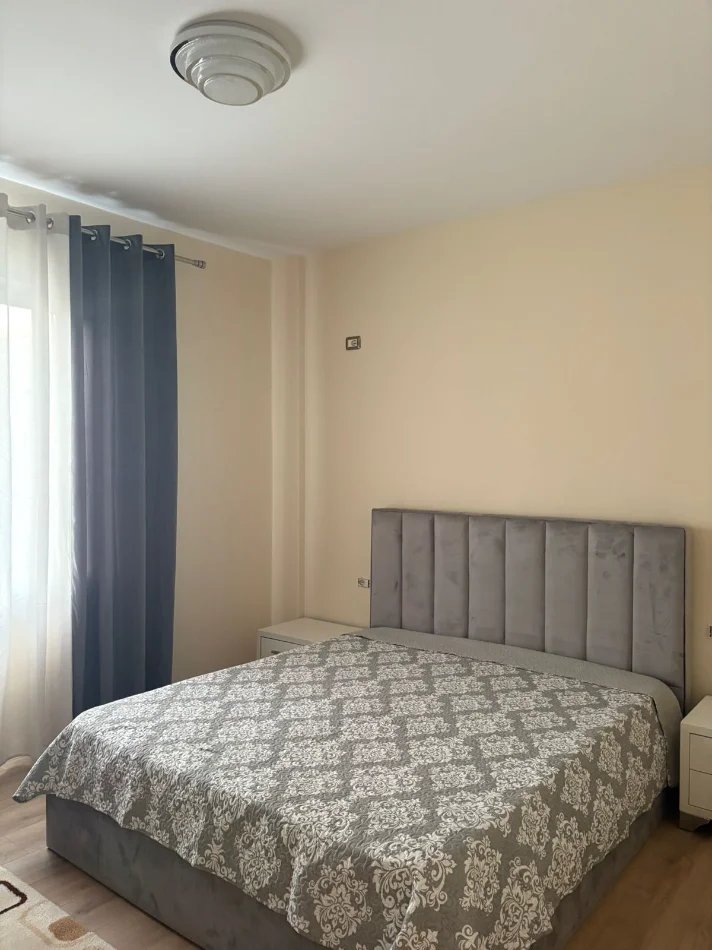 Tirane, jepet me qera apartament 2+1 Kati 2, 95 m² 700 € (Rruga Elbasanit, tek Pallati Brigadave)