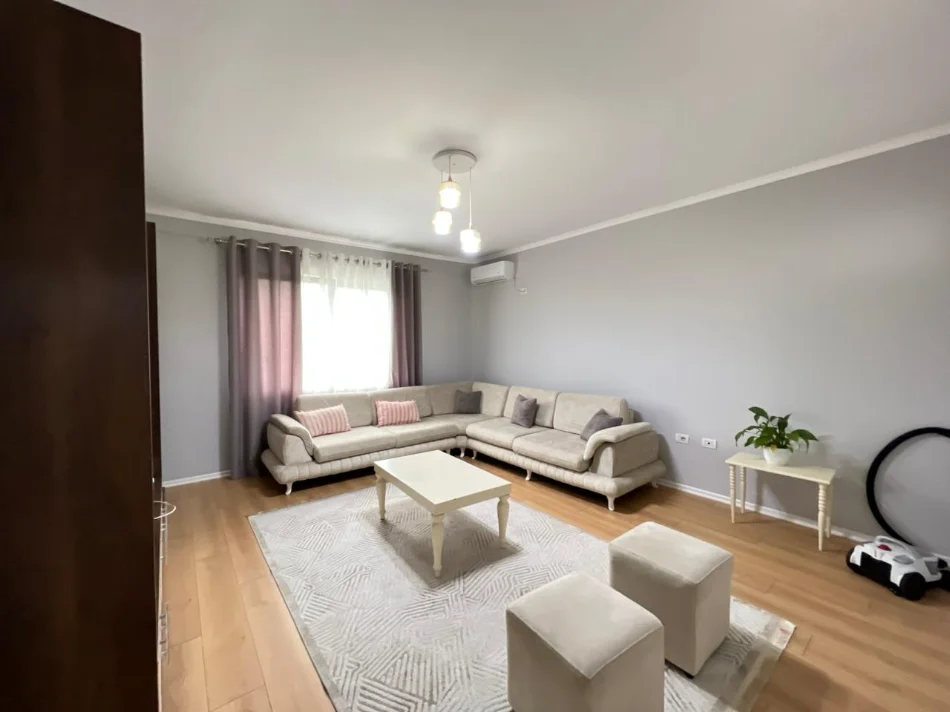 Tirane, jap me qera apartament 2+1+Ballkon Kati 3, 100 m² 850 € (Kopshti Botanik)