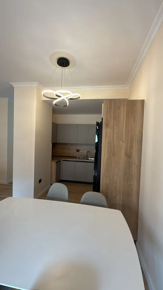 jepet me qera apartament Kati 2, 90 m² 1.000 € (Kompleksi Delijorgji)