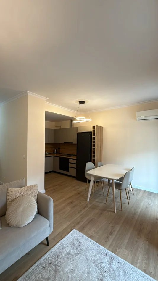 jepet me qera apartament Kati 2, 90 m² 1.000 € (Kompleksi Delijorgji)