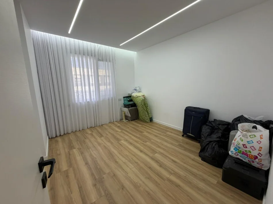 Tirane, shitet apartament 2+1 , 145.000 € (UNIVERS CITY)