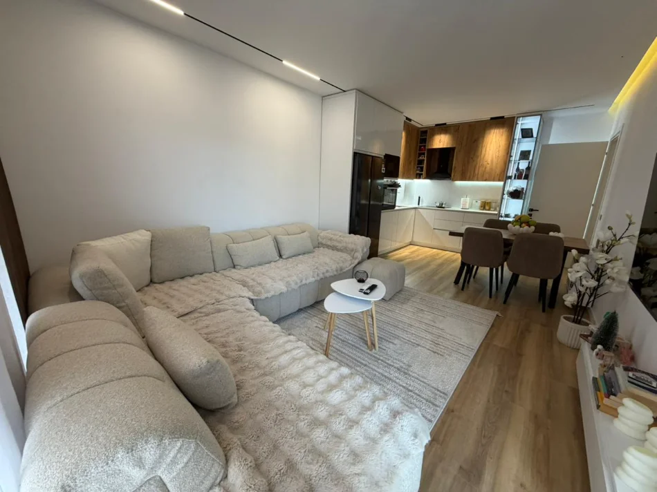 Tirane, shitet apartament 2+1 , 145.000 € (UNIVERS CITY)