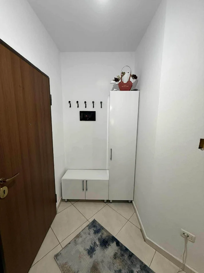 Tirane, jepet me qera apartament 2+1 , (ASTIR)