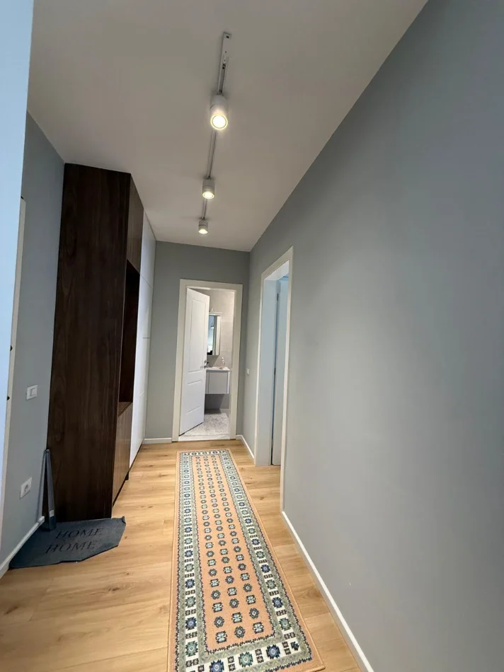 Tirane, jepet me qera apartament 1+1 , 65 m² 700 € (KOMPLEKSI SIMA COM)