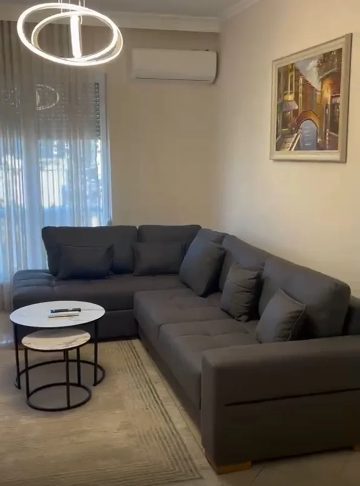 Tirane, jepet me qera apartament 1+1+Ballkon Kati 8, 75 m² 650 € (Kompleksi Magnet)