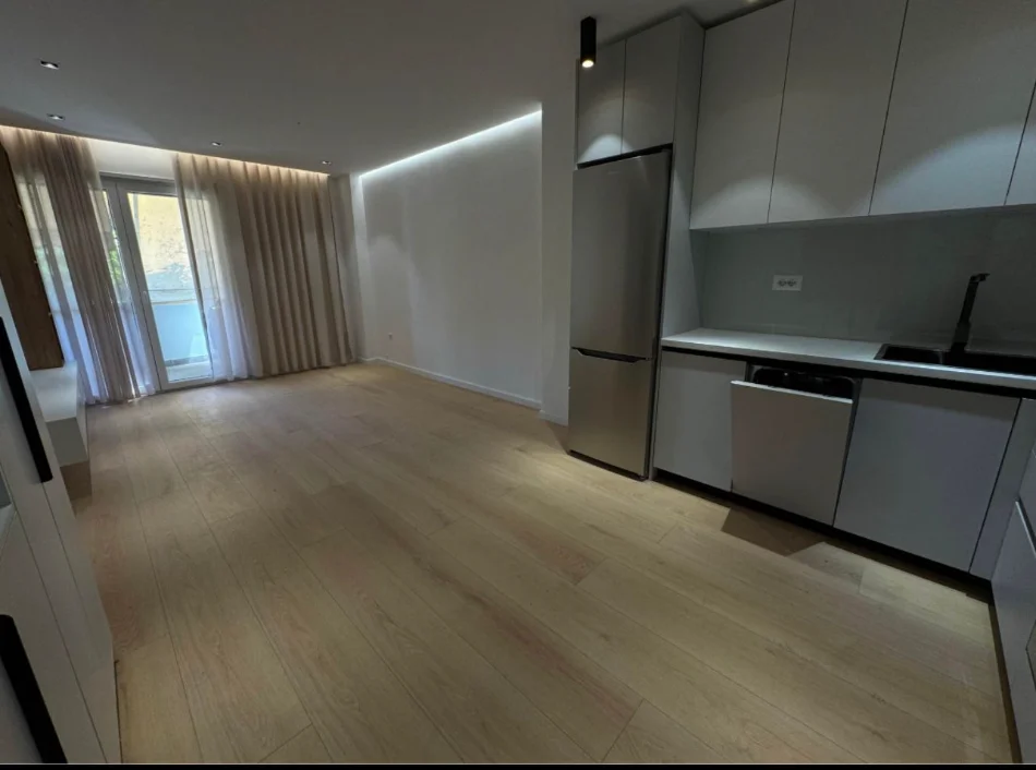 Tirane, shitet apartament 1+1+Ballkon Kati 2, 55 m² 145.000 € (Pranë Maternitetit “Koço Gliozheni”)
