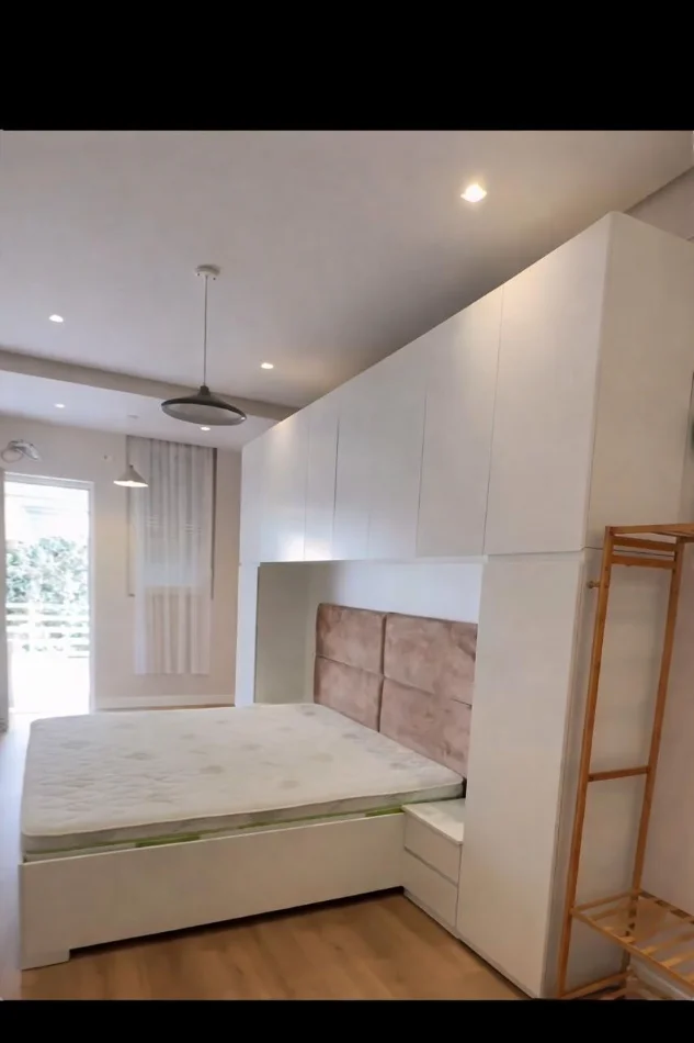 Tirane, jepet me qera apartament 1+1+Ballkon Kati 1, 50 m² 550 € (liqeni i thate)