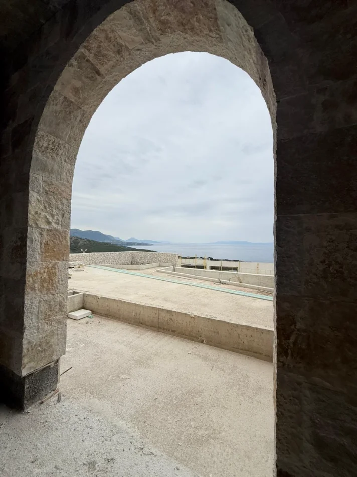 Himare, shitet apartament 2+1+Aneks+Ballkon Kati 1, 190 m² 665.000 € (Jale)