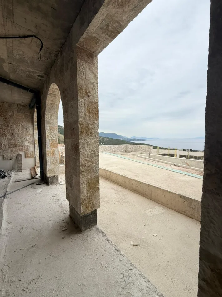 Himare, shitet apartament 2+1+Aneks+Ballkon Kati 1, 190 m² 665.000 € (Jale)