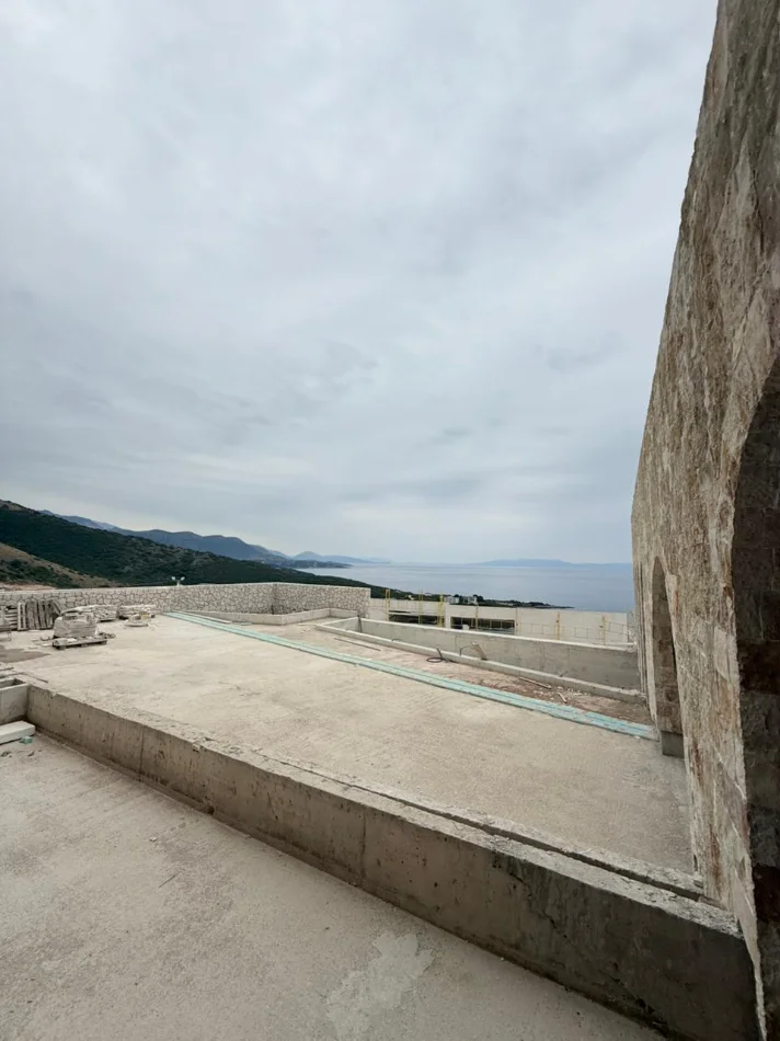 Himare, shitet apartament 2+1+Aneks+Ballkon Kati 1, 190 m² 665.000 € (Jale)