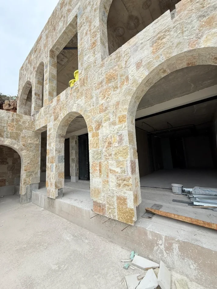 Himare, shitet apartament 2+1+Aneks+Ballkon Kati 1, 190 m² 665.000 € (Jale)