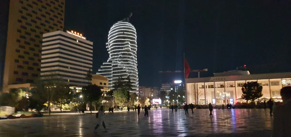 Tirane, shitet 2+1+Aneks+Ballkon Kati 21, 176 m² 878.000 € (Sheshi Skenderbej)