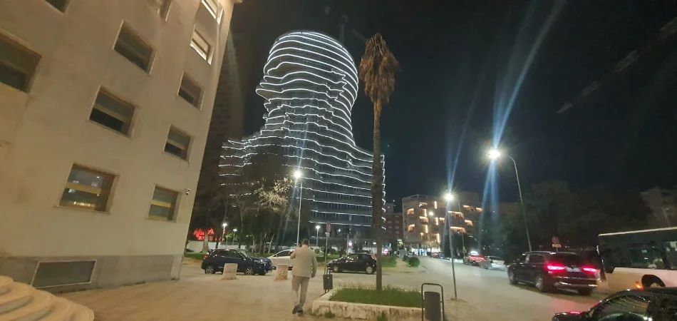 Tirane, shitet 2+1+Aneks+Ballkon Kati 21, 176 m² 878.000 € (Sheshi Skenderbej)