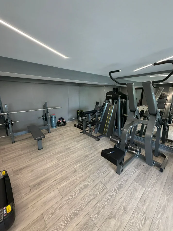 Tirane, jepet me qera Vile 2 Katshe , 660 m² 6.000 € (LIQENI I THATE)