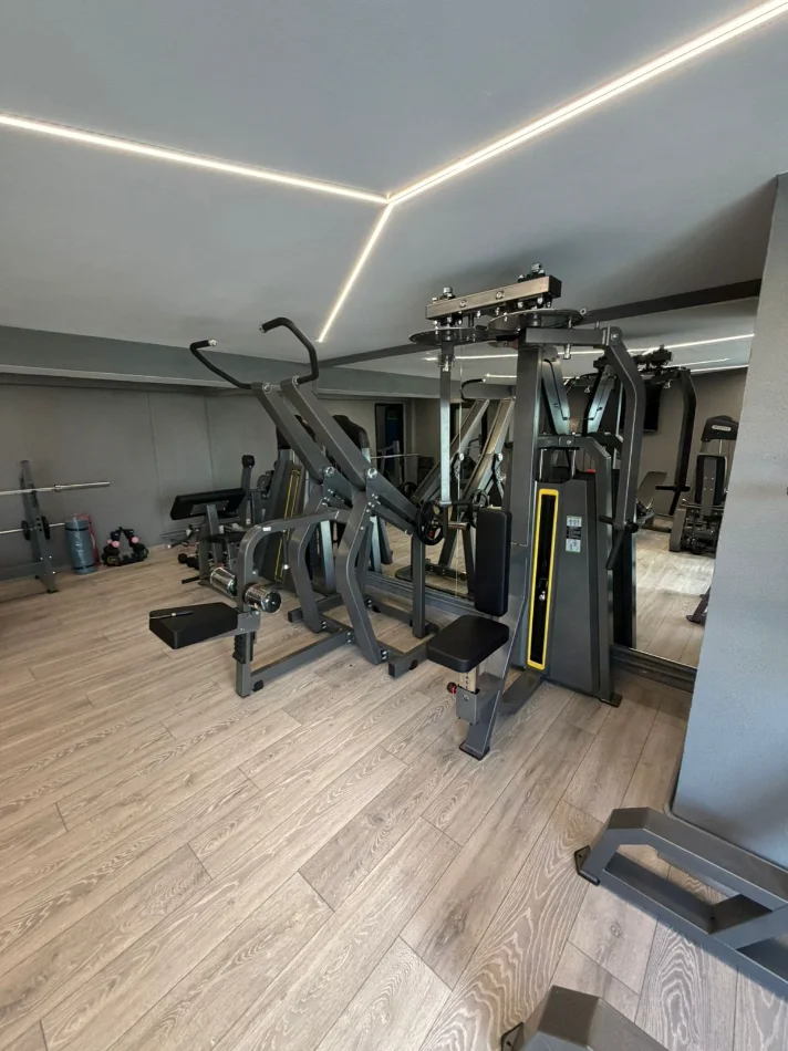Tirane, shitet Vile , 660 m² 2.000.000 € (PRANE RADISON)
