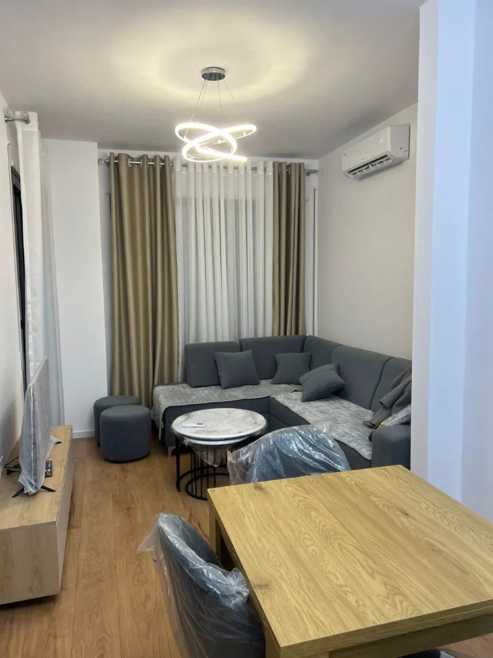 Tirane, jepet me qera apartament 1+1 Kati 2, 58 m² 450 € (5 MAJI)