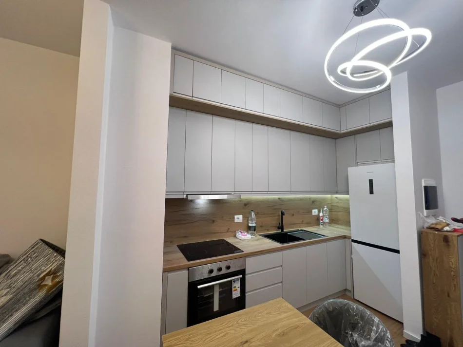 Tirane, jepet me qera apartament 1+1 Kati 2, 58 m² 450 € (5 MAJI)