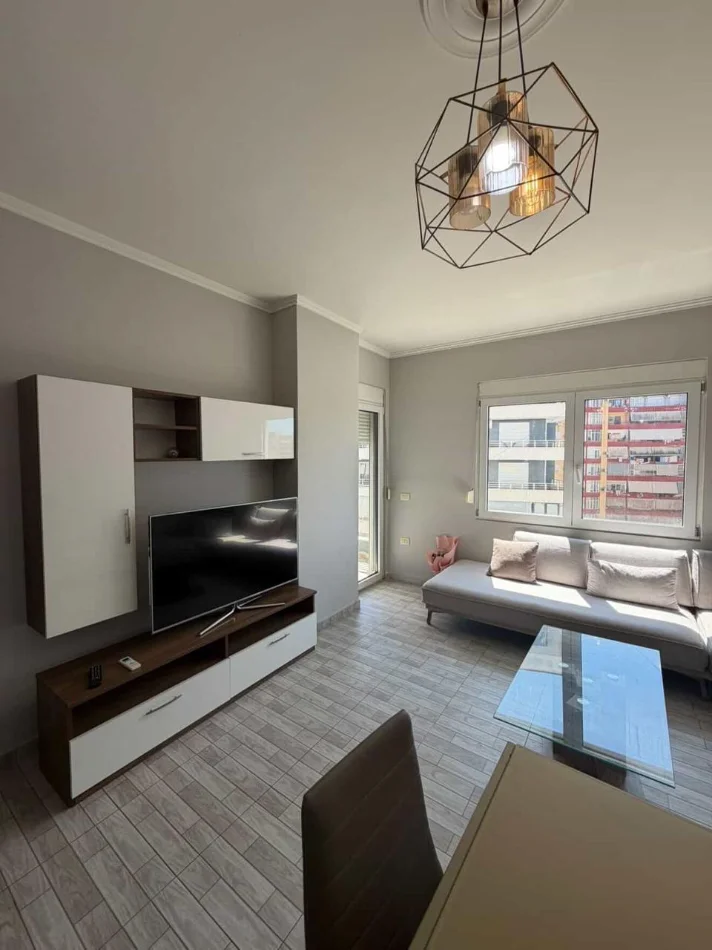 Tirane, jepet me qera apartament 2+1 Kati 5, 100 m² 550 € (PRANE BAR ARTISTI)