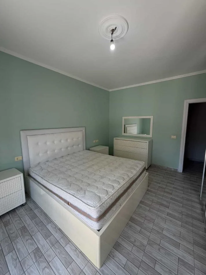 Tirane, jepet me qera apartament 2+1 Kati 5, 100 m² 550 € (PRANE BAR ARTISTI)